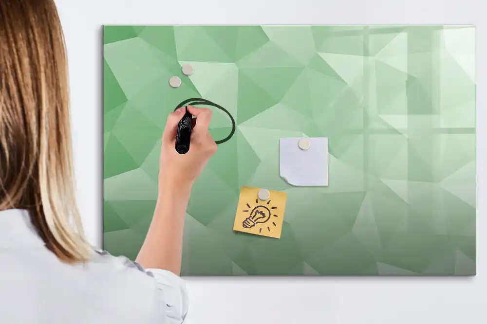 Tableau magnétique pour écriture avec composition de triangles