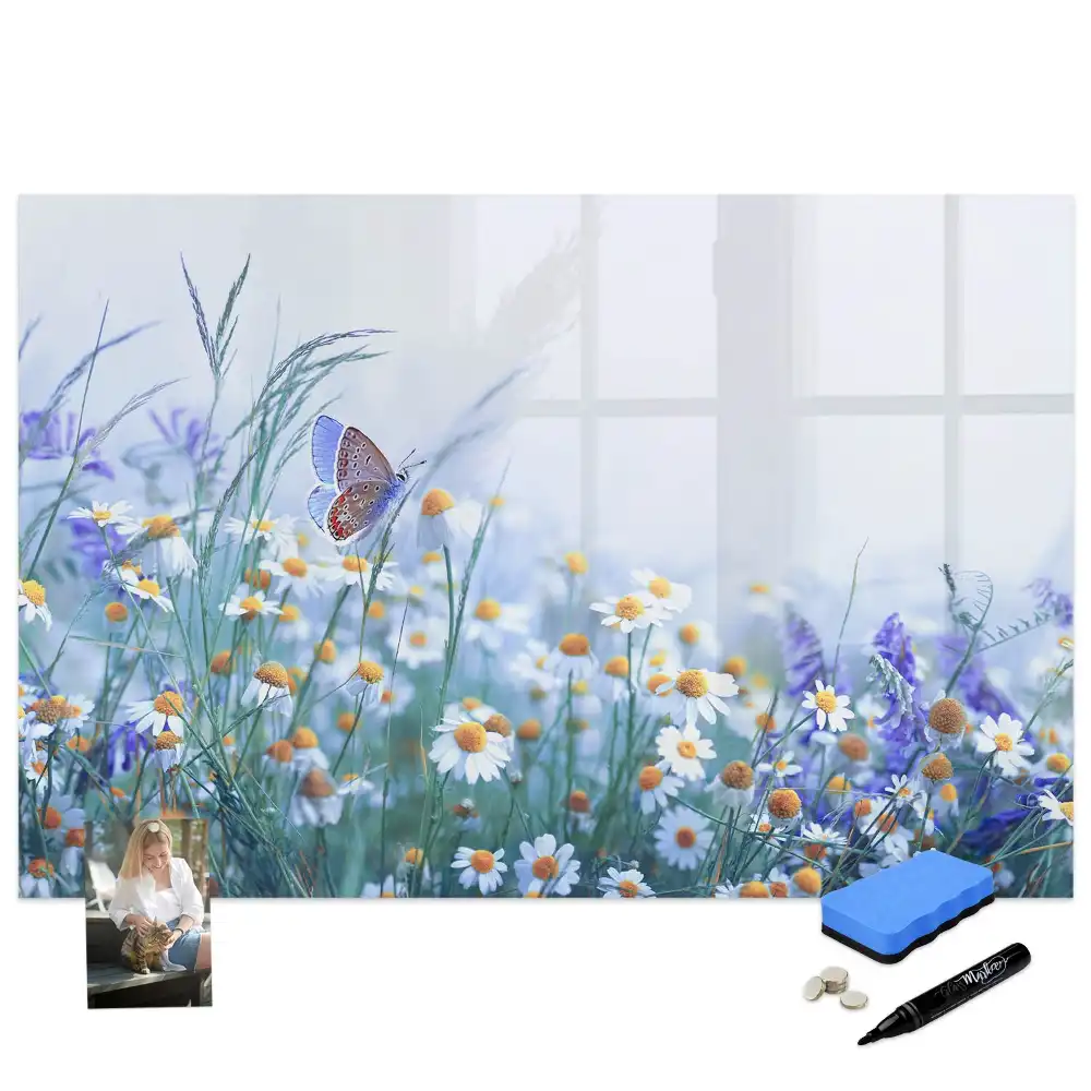 Tableau magnétique pour écriture motif papillon dans une prairie fleurie