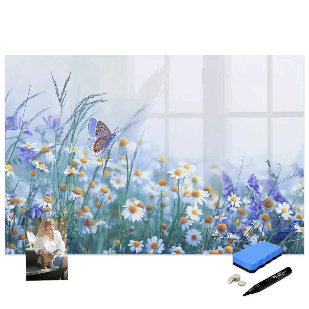 Tableau magnétique pour écriture motif papillon dans une prairie fleurie