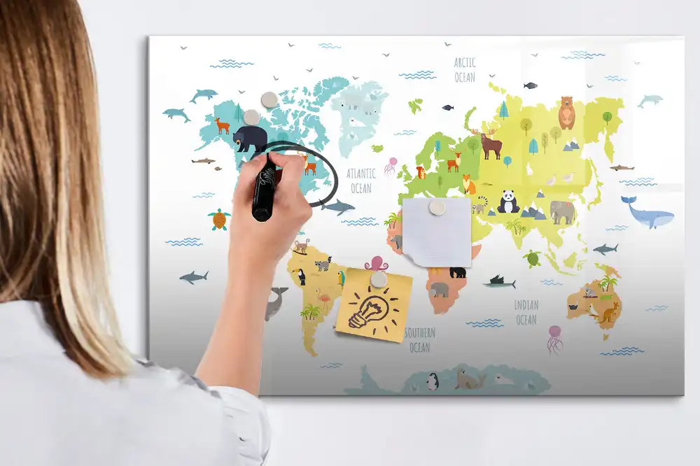 Tableau blanc magnétique effaçable à sec avec carte du monde illustrée d'animaux