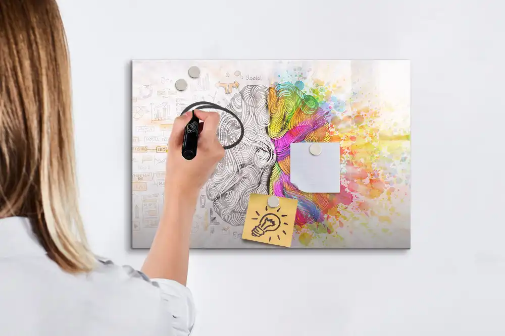 Tableau magnétique éducatif illustrant le cerveau en termes abstraits