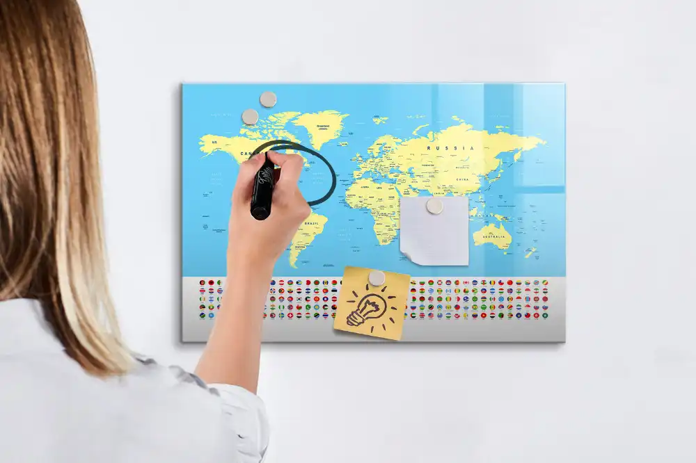 Tableau blanc magnétique effaçable à sec avec carte du monde classique