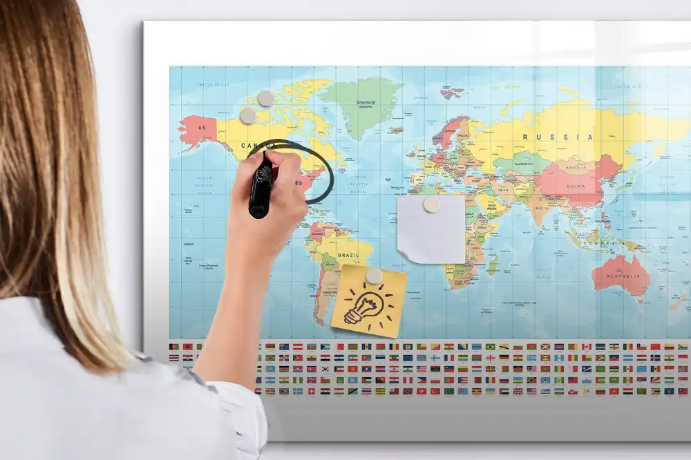 Tableau magnétique éducatif avec carte géographique du monde