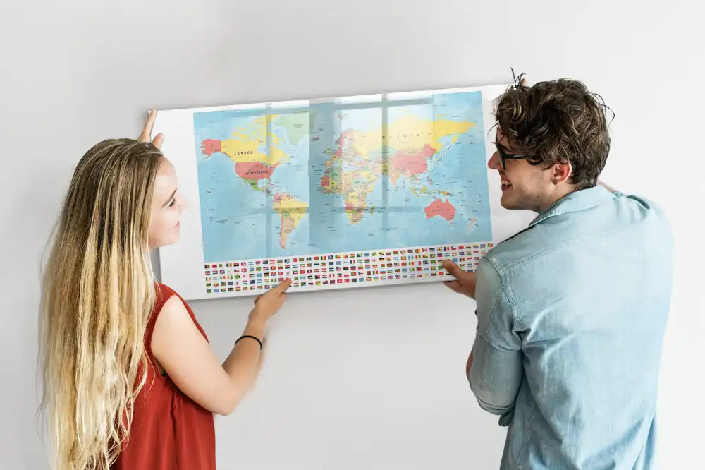 Tableau magnétique éducatif avec carte géographique du monde
