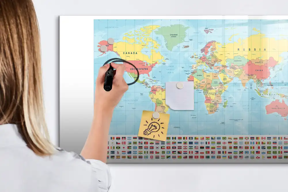 Tableau magnétique éducatif avec carte géographique du monde