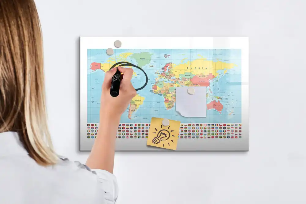 Tableau magnétique éducatif avec carte géographique du monde