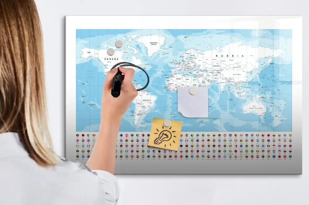 Tableau blanc magnétique effaçable à sec illustré des contours des continents