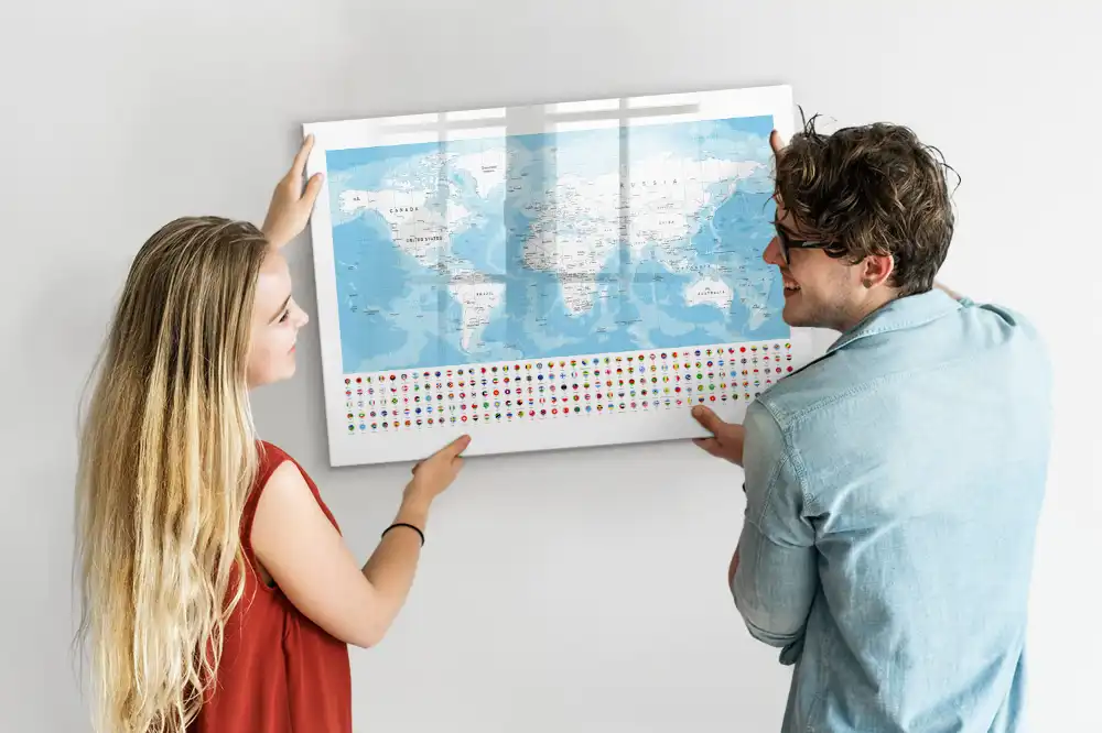 Tableau blanc magnétique effaçable à sec illustré des contours des continents