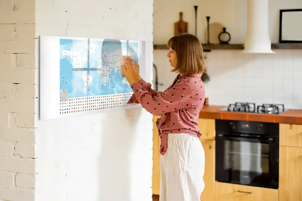 Tableau blanc magnétique effaçable à sec illustré des contours des continents
