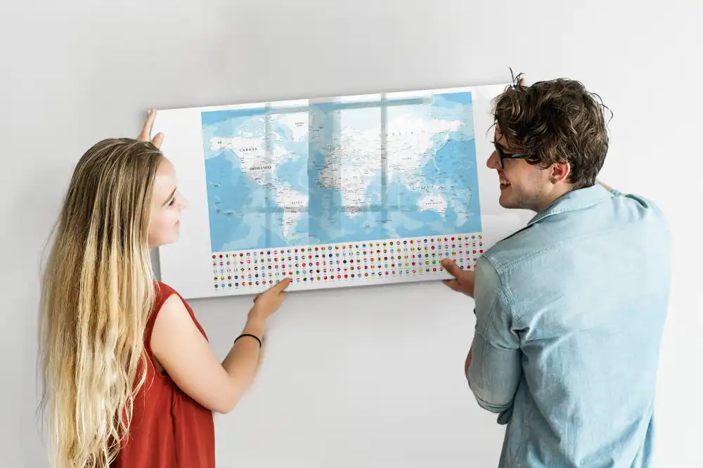 Tableau blanc magnétique effaçable à sec illustré des contours des continents