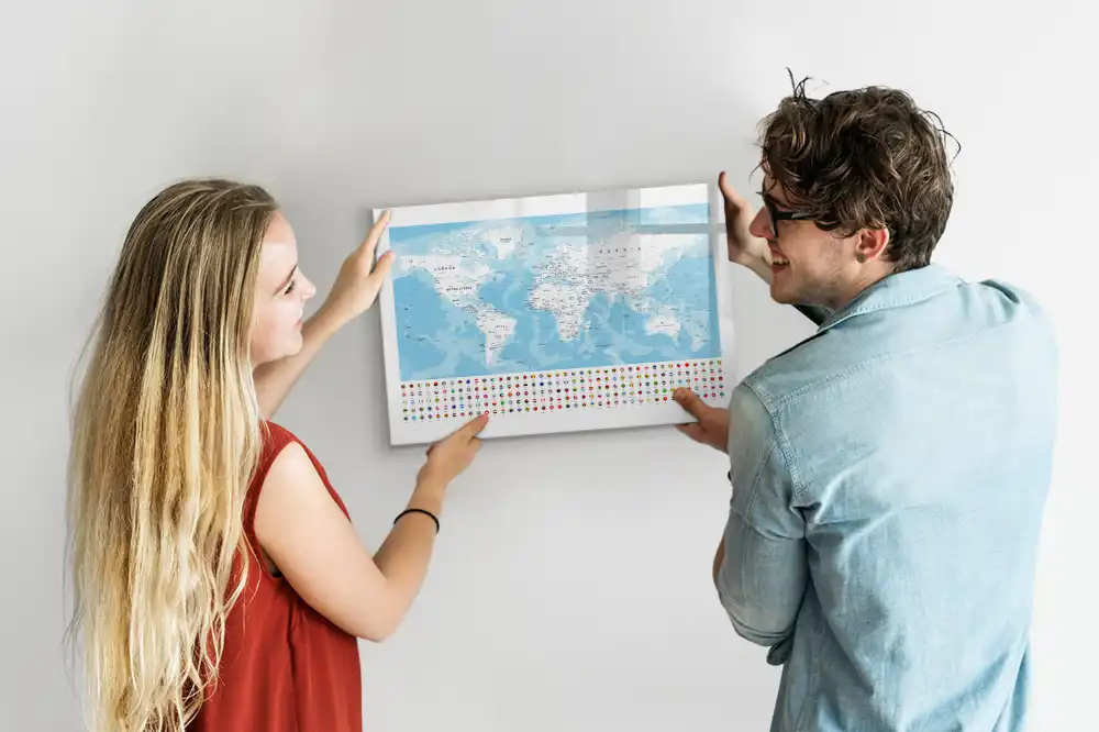 Tableau blanc magnétique effaçable à sec illustré des contours des continents
