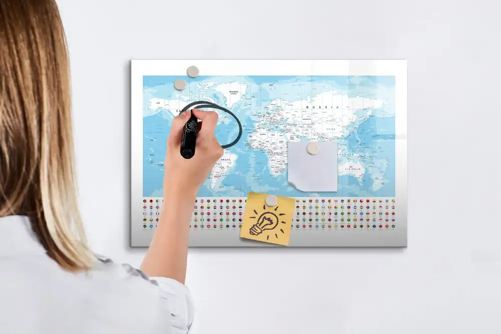 Tableau blanc magnétique effaçable à sec illustré des contours des continents