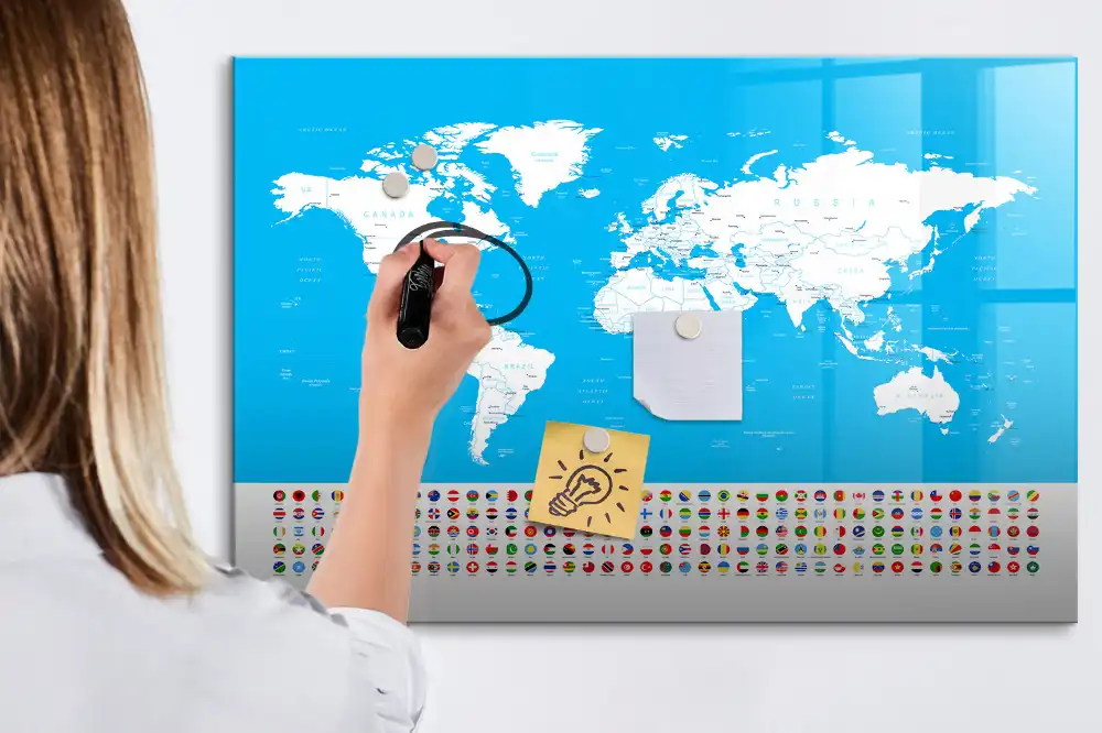 Tableau magnétique éducatif avec carte géographique des frontières