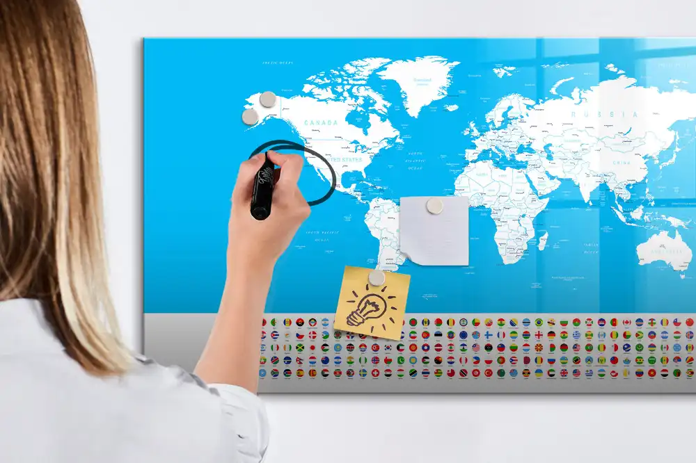 Tableau magnétique éducatif avec carte géographique des frontières