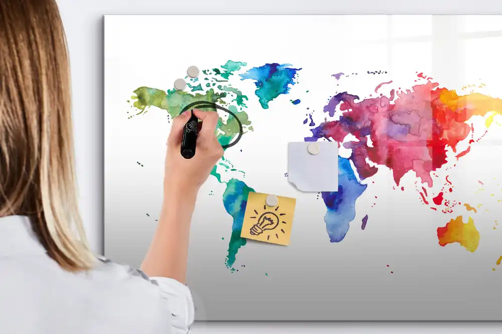 Tableau magnétique avec motif de globe peint à l'aquarelle