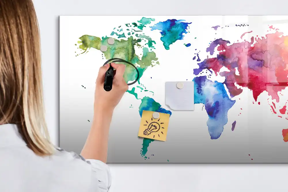 Tableau magnétique avec motif de globe peint à l'aquarelle