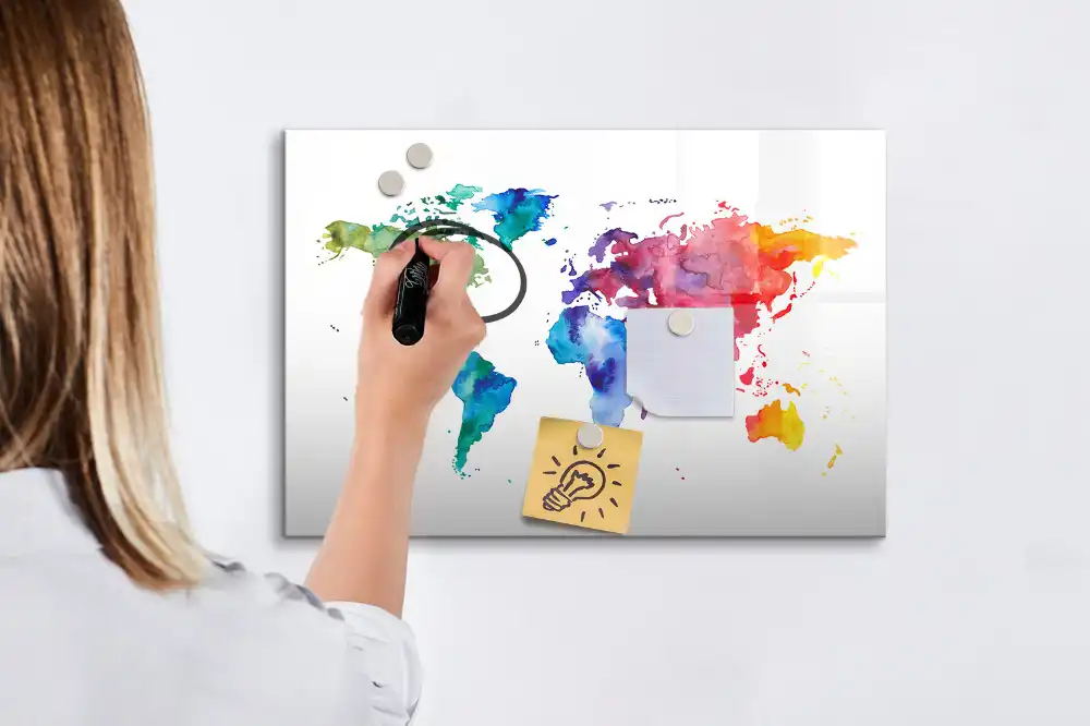 Tableau magnétique avec motif de globe peint à l'aquarelle