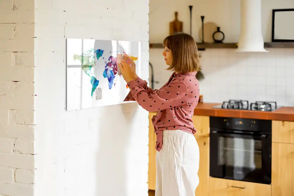 Tableau magnétique avec motif de globe peint à l'aquarelle