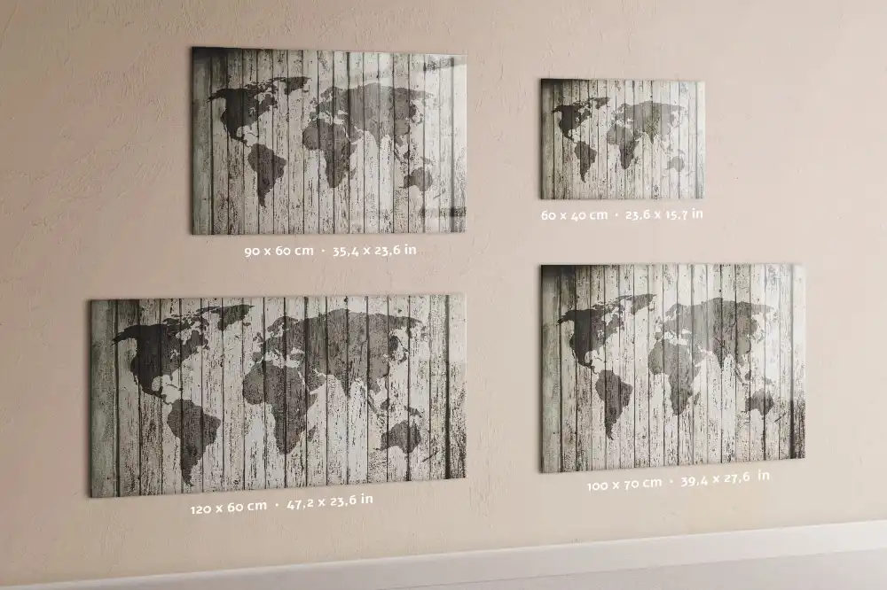 Tableau blanc magnétique effaçable à sec représentant une carte du monde sur fond de table en bois
