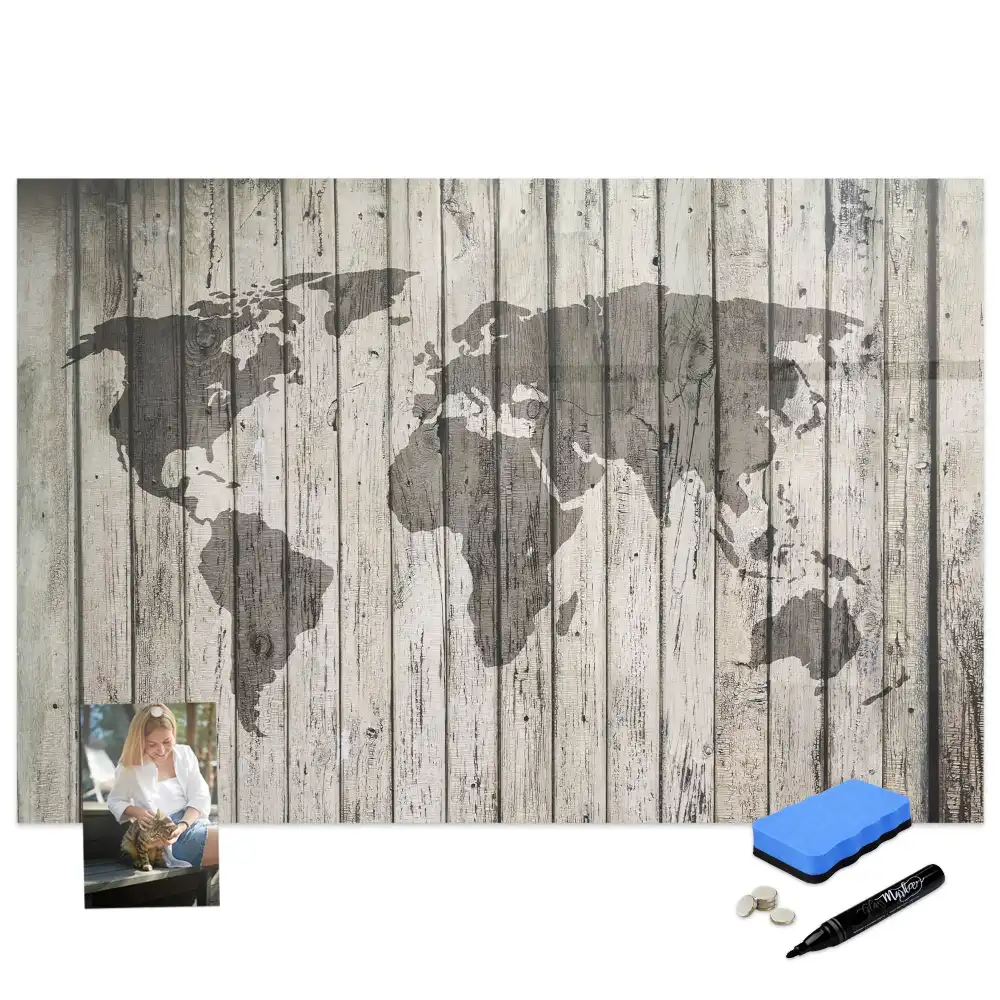 Tableau blanc magnétique effaçable à sec représentant une carte du monde sur fond de table en bois