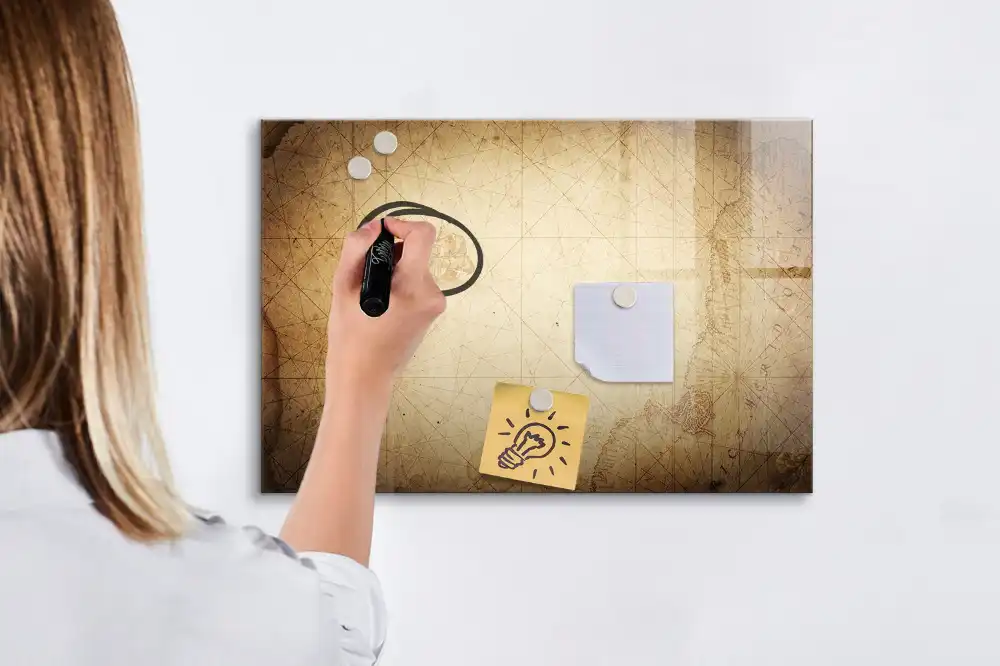 Tableau magnétique à dessiner avec motif carte du monde vintage