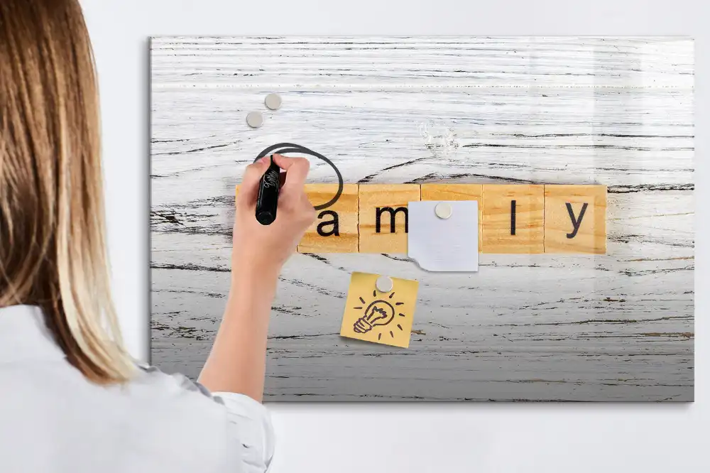 Tableau magnétique pour messages familiaux