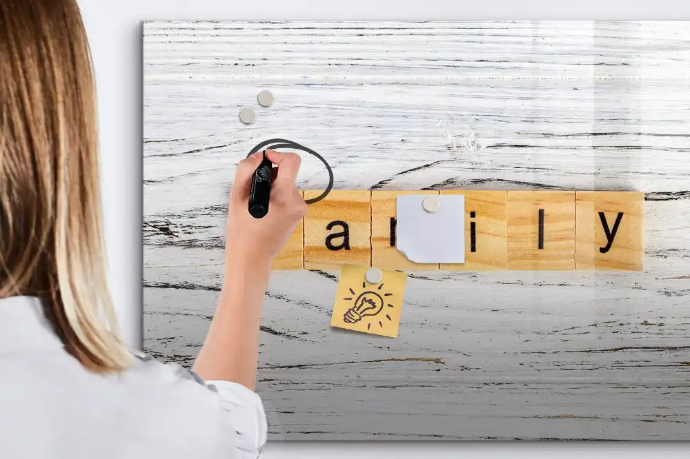 Tableau magnétique pour messages familiaux
