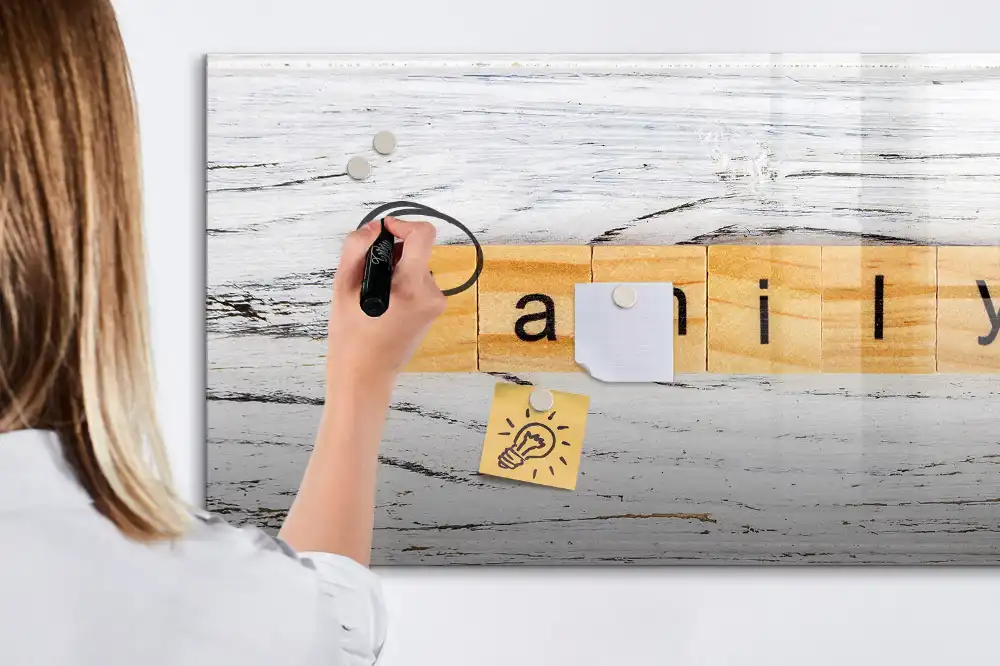 Tableau magnétique pour messages familiaux