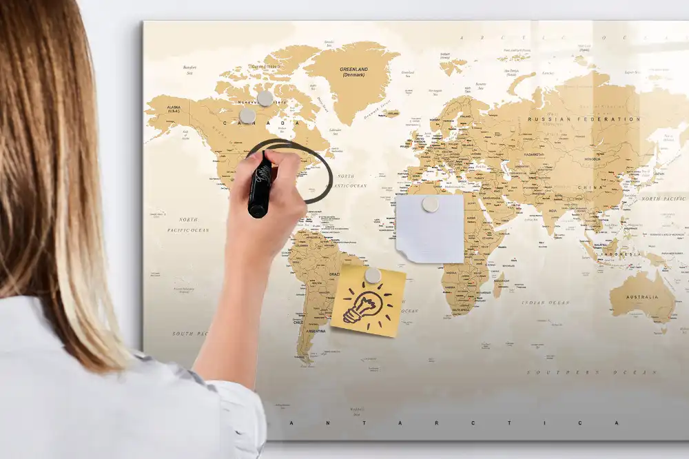 Tableau blanc magnétique effaçable à sec avec carte du monde politique