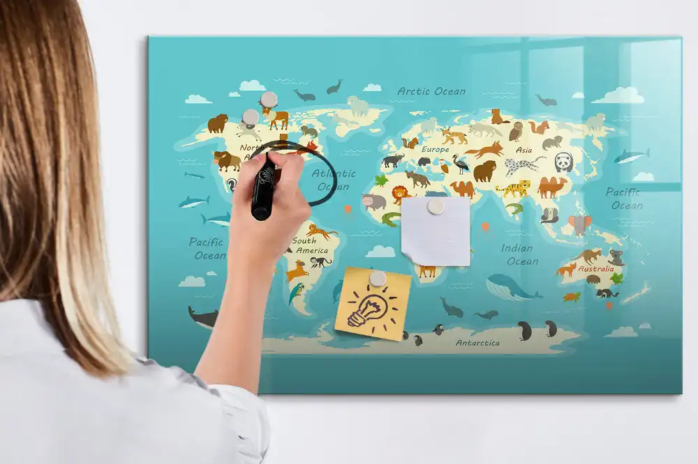Tableau blanc magnétique effaçable à sec illustré avec la carte du monde des animaux