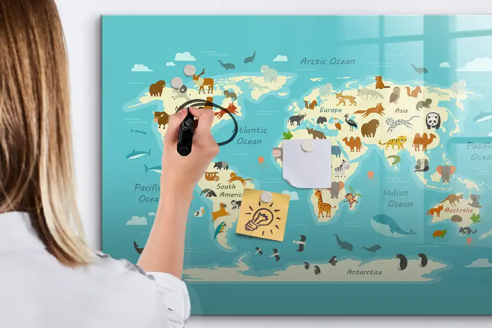 Tableau blanc magnétique effaçable à sec illustré avec la carte du monde des animaux