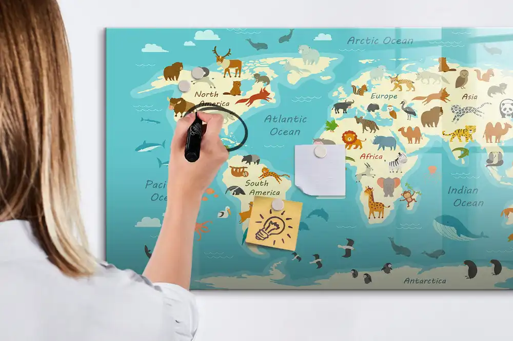 Tableau blanc magnétique effaçable à sec illustré avec la carte du monde des animaux