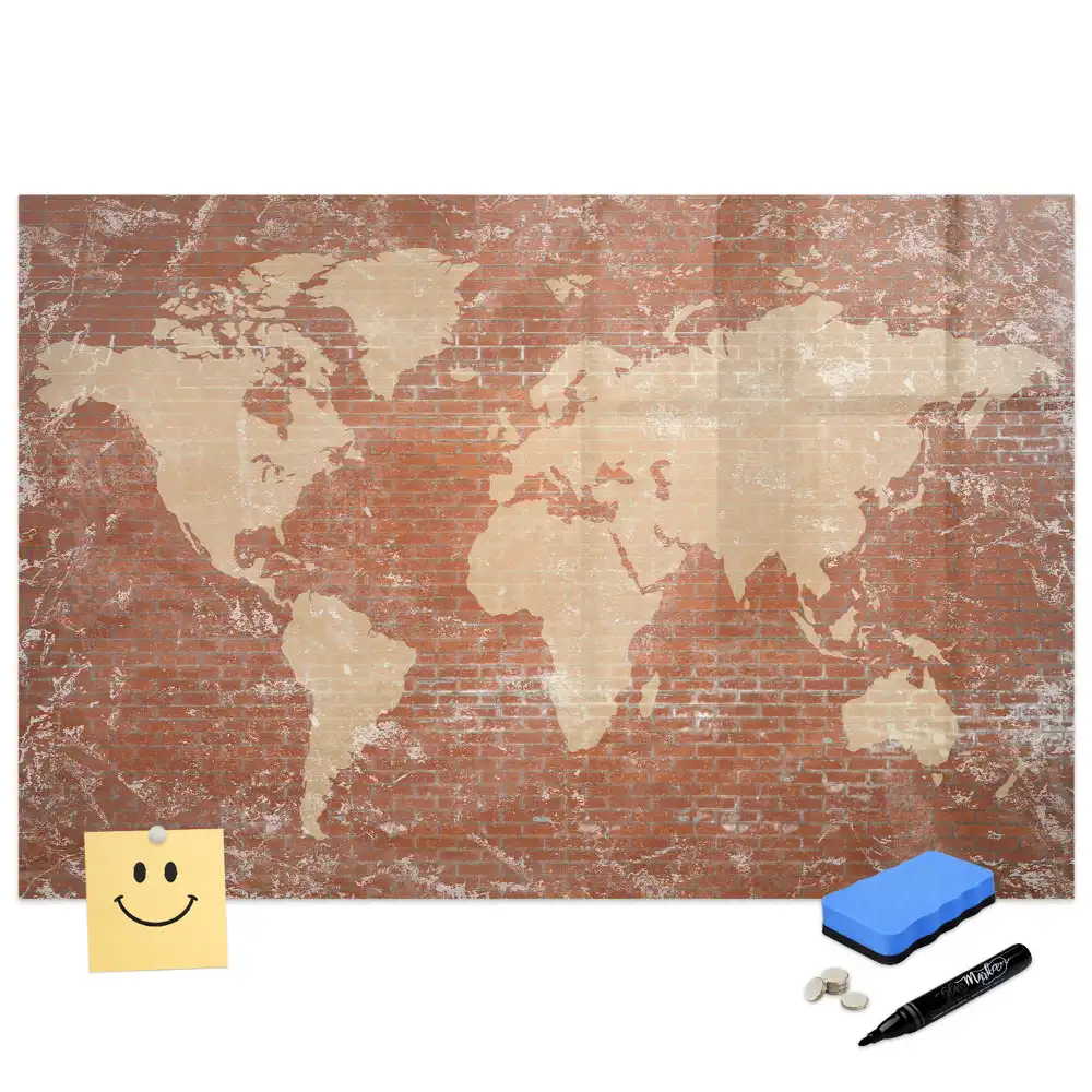 Tableau blanc magnétique effaçable à sec avec carte des continents sur fond mur de briques
