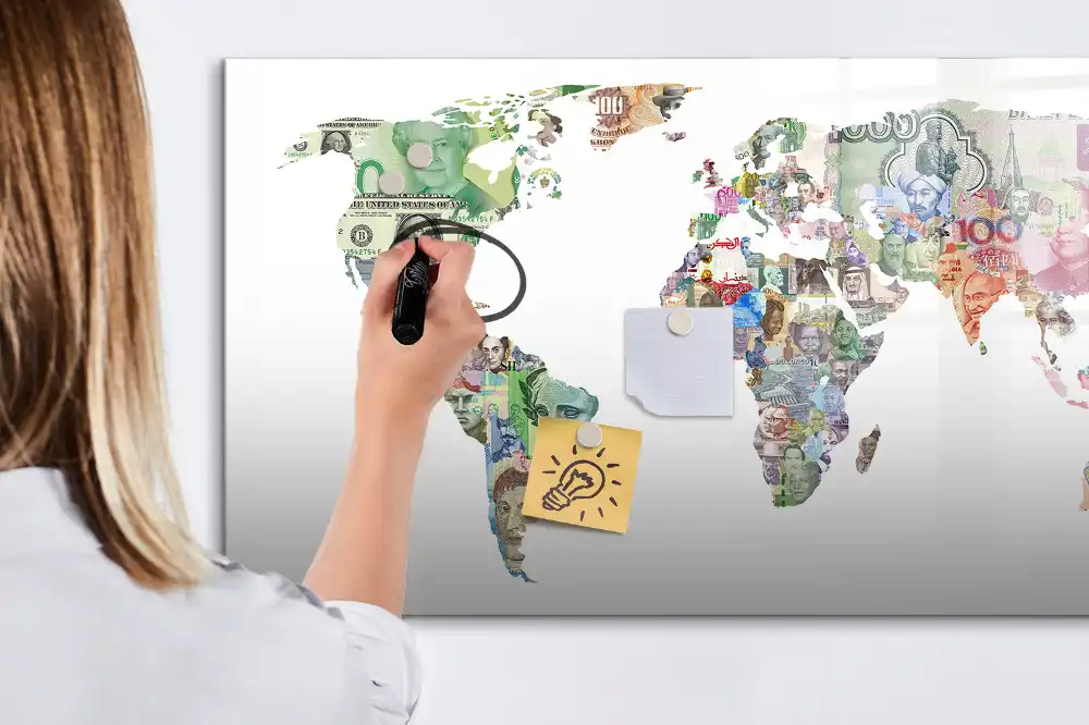 Tableau blanc magnétique effaçable à sec avec modèles de billets de banque du monde