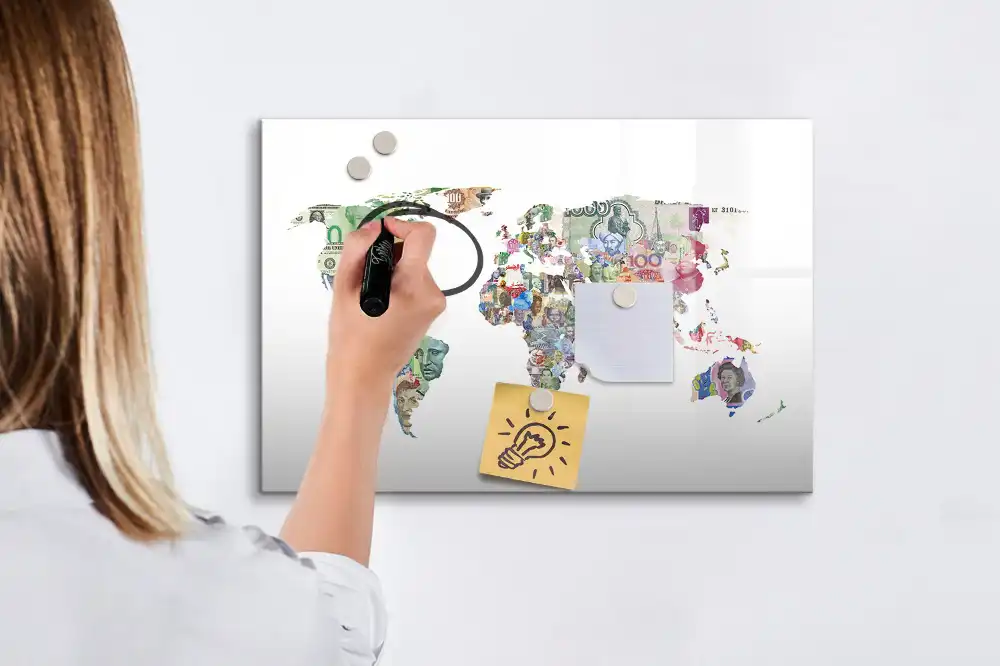 Tableau blanc magnétique effaçable à sec avec modèles de billets de banque du monde