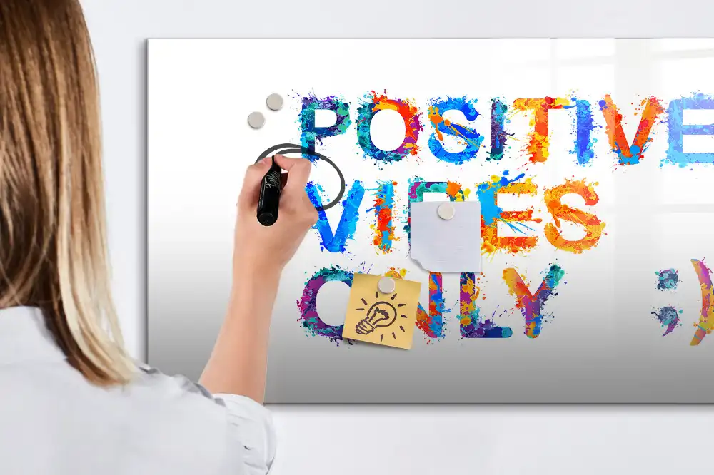 Tableau blanc magnétique effaçable à sec avec slogan motivant
