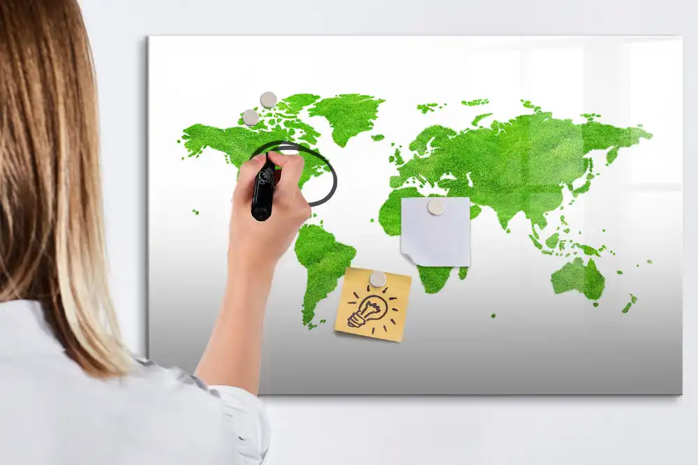 Tableau magnétique en forme de mappemonde pour enfants