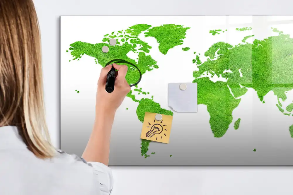 Tableau magnétique en forme de mappemonde pour enfants