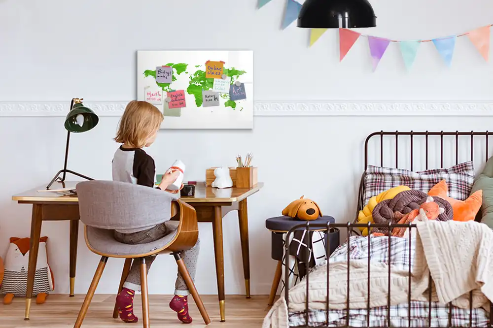 Tableau magnétique en forme de mappemonde pour enfants