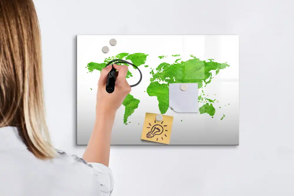 Tableau magnétique en forme de mappemonde pour enfants