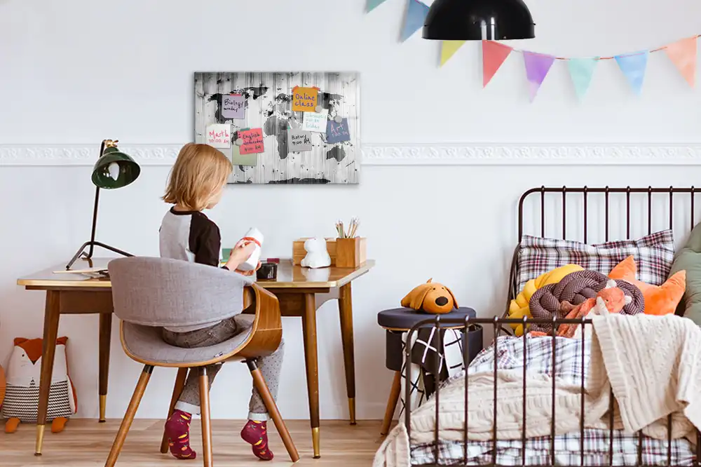 Tableau blanc magnétique effaçable à sec avec motif continents sur fond bois