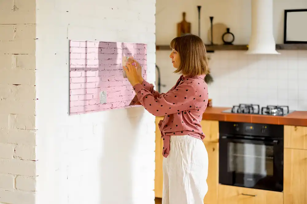 Tableau blanc magnétique effaçable à sec avec motif mur de briques rouges