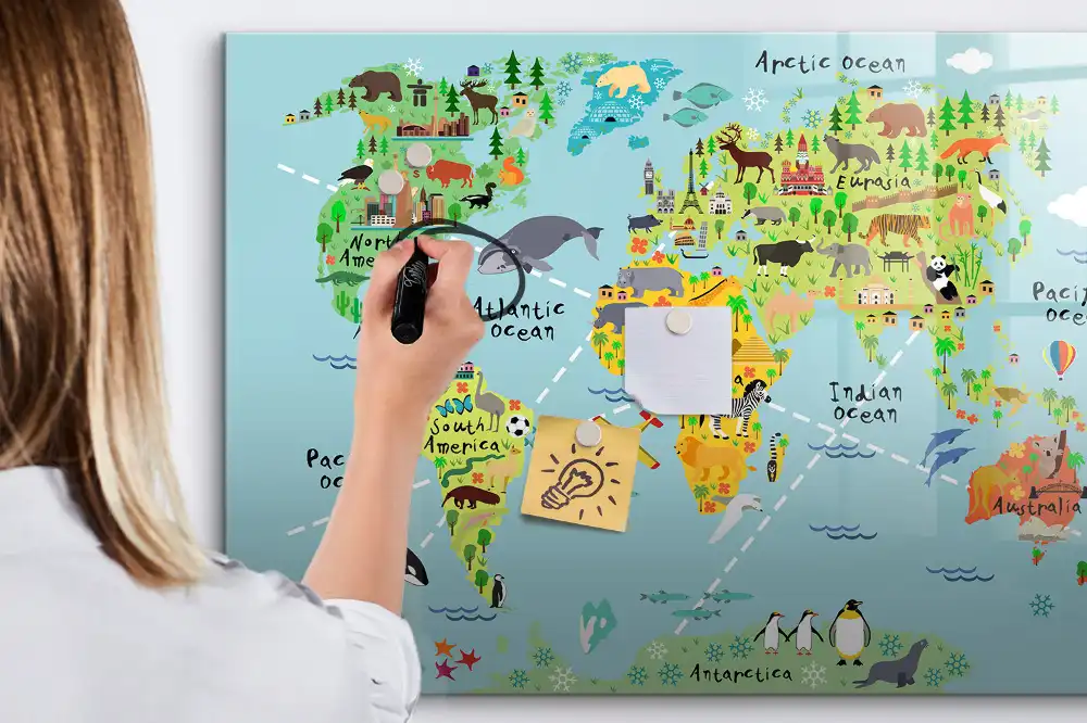 Tableau blanc magnétique effaçable à sec avec carte du monde des animaux
