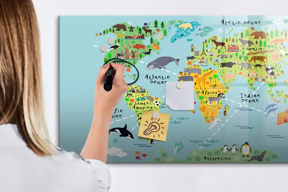 Tableau blanc magnétique effaçable à sec avec carte du monde des animaux