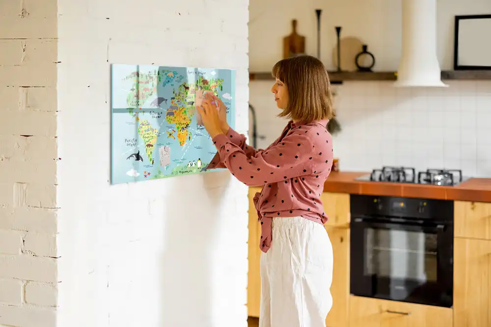 Tableau blanc magnétique effaçable à sec avec carte du monde des animaux
