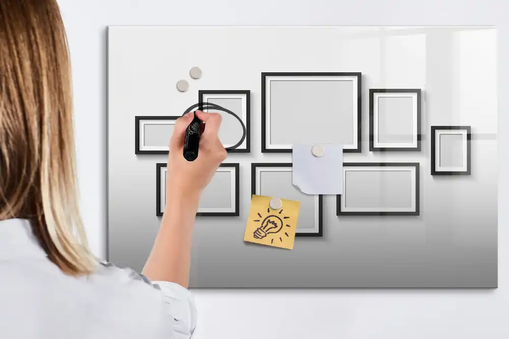 Tableau magnétique avec cadre noir