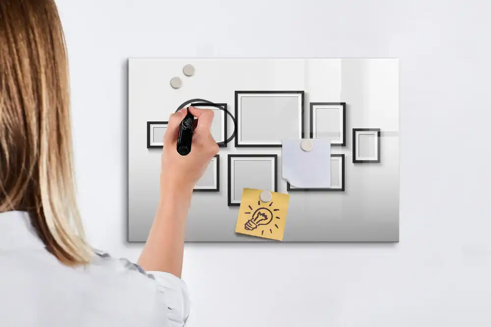 Tableau magnétique avec cadre noir