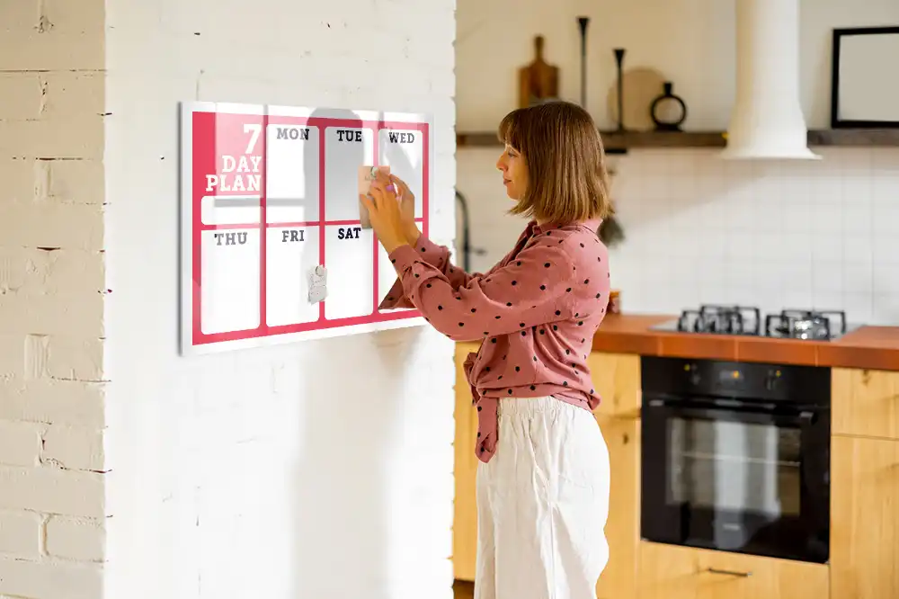 Tableau blanc magnétique effaçable à sec avec planning des tâches hebdomadaires