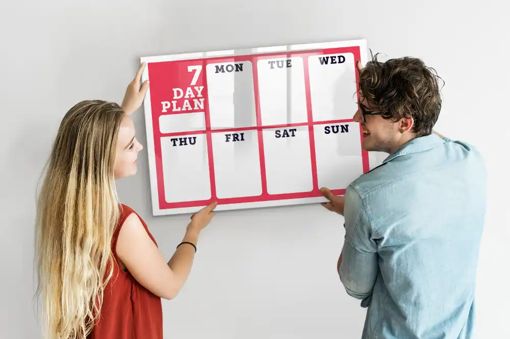 Tableau blanc magnétique effaçable à sec avec planning des tâches hebdomadaires
