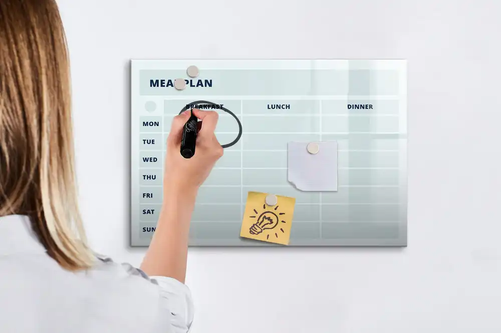 Tableau blanc magnétique effaçable à sec avec graphismes de menu pastel
